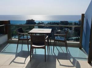 a table and chairs on a balcony with a view at Admiral Elite Residence in Alanya