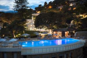 Bazén v ubytování Hotel Cap Estel nebo v jeho okolí