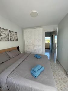 Postel nebo postele na pokoji v ubytování Las Palmeras -Marbella Centro- by Completely Marbella