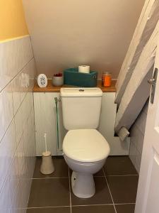 Appart' Privé à Issoudun : Confort et Style的一间浴室