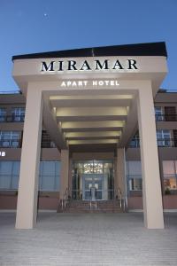 un ingresso al Miracmar apartment Hotel di MIRAMAR Apart Hotel & SPA ad Aqtau