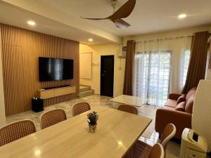 Зона вітальні в Serene Landed Endlot House Subang Jaya