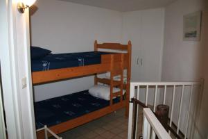 two bunk beds in a room with a staircase at Zouterik 33* in Nieuwvliet