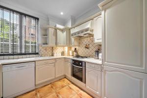 Virtuvė arba virtuvėlė apgyvendinimo įstaigoje Finest Retreats - Hollybank House