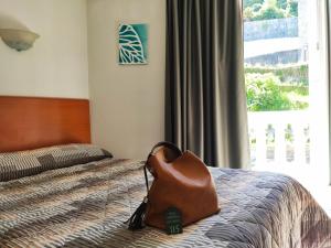 Postel nebo postele na pokoji v ubytování Hôtel Compostelle