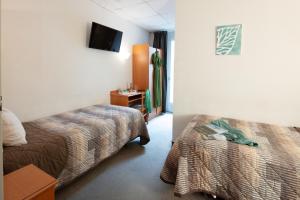 Postel nebo postele na pokoji v ubytování Hôtel Compostelle