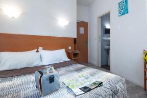 Postel nebo postele na pokoji v ubytování Hôtel Compostelle + 37 fotografií