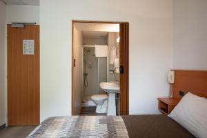 Koupelna v ubytování Hôtel Compostelle