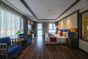 Postel nebo postele na pokoji v ubytování Lotus Aroma Sapa Hotel