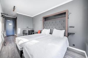Säng eller sängar i ett rum på Hotel Aska