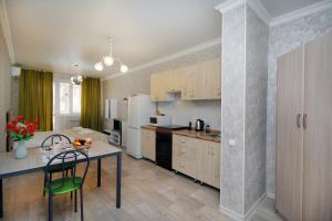 Kitchen o kitchenette sa ЖК City Plus