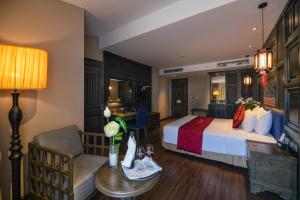 Postel nebo postele na pokoji v ubytování Lotus Aroma Sapa Hotel
