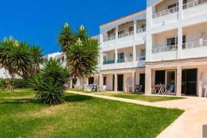 Κήπος έξω από το Xoriguer - Apartamento con piscina