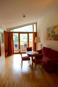 Zona d'estar a Hotel Gasthof Mitteregger - BEST PLACE in town with summercard included