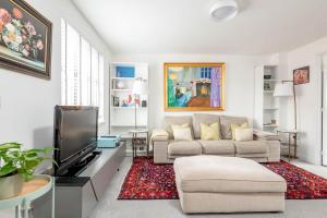 a living room with a couch and a tv at Fort Avenue - No 31 Guardbridge in Guardbridge