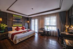 Postel nebo postele na pokoji v ubytování Lotus Aroma Sapa Hotel