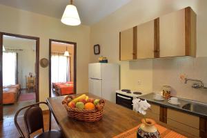 Кухня или мини-кухня в Feeloxenia Corfu Apartments
