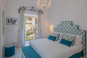 Postel nebo postele na pokoji v ubytování Milky Suites Positano