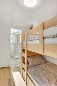 Krevet ili kreveti na kat u jedinici u objektu Nature Cottage in Gabrce with sauna
