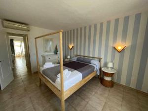 a bedroom with a bed in a room at Mitjana - Apartamento con piscina in Ciutadella +10 photos