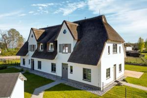 an aerial view of a white house with a black roof at Zolima - Apartment - Familie - Paare - E-Bike Ladestation in Stolpe auf Usedom