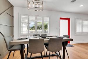 Fotografie z fotogalerie ubytování Casa Rosa 3 Bed 2 Bath with Pool & BBQ 5 Min to Beach v destinaci Pompano Beach + 27 fotografií