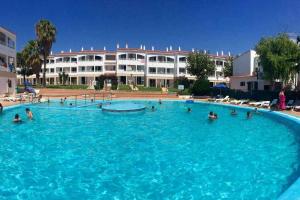 Bazén v ubytování Macarelleta Apartamento con piscina nebo v jeho okolí