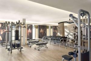 Fitness centrum a/nebo fitness zařízení v ubytování Ramada Plaza by Wyndham Bucharest Convention Center