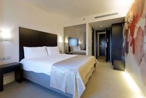 Postel nebo postele na pokoji v ubytování Ramada Plaza by Wyndham Bucharest Convention Center