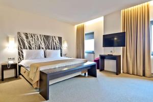 Postel nebo postele na pokoji v ubytování Ramada Plaza by Wyndham Bucharest Convention Center