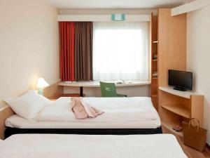 Postel nebo postele na pokoji v ubytování ibis Berlin City Potsdamer Platz