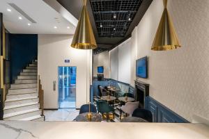 TV a/nebo společenská místnost v ubytování London Hotel