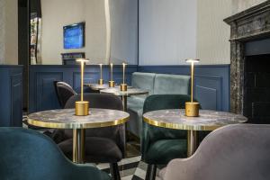 Posezení v ubytování London Hotel