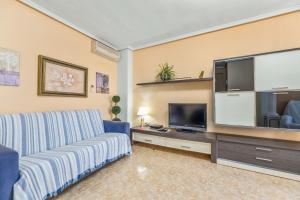 Telewizja i/lub zestaw kina domowego w obiekcie Sunflower Alhambra