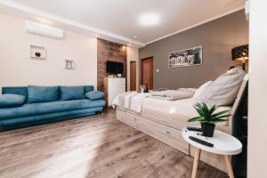 Televízia a/alebo spoločenská miestnosť v ubytovaní Oliver Apartman