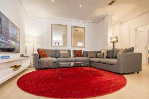 A television and/or entertainment centre at Royal Palace by SkyKey