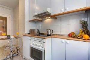 A kitchen or kitchenette at Royal Palace by SkyKey