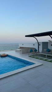 Bazén v ubytování The Ocean Villa nebo v jeho okolí