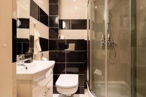 Koupelna v ubytování Apartament Spokojna Przystań w centrum z prywatnym parkingiem - by SpaceApart + 8 fotografií