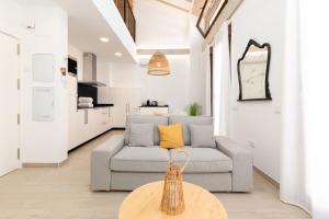 a living room with a couch and a table at Ca Celieta Beach IV in Valencia