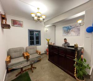 a man at the reception desk of a salon at HOTEL WHITE LOTUS in Darjeeling