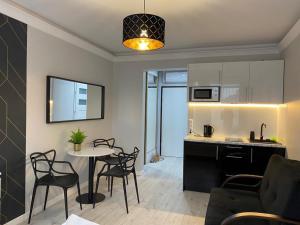 A kitchen or kitchenette at Apartament 308 Planeta