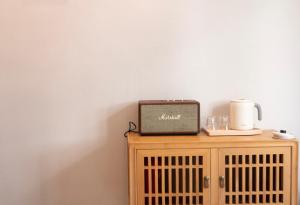 Hangzhou XianQingShan Homestay Westlake的咖啡和沏茶工具