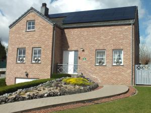 a house with solar panels on the roof at B&B Le Club de la Source in Hannut