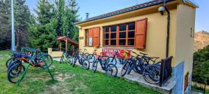 Jízda na kole v ubytování Rifugio Nido del Biancone nebo okolí