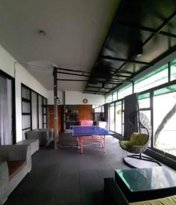 a living room with a ping pong table in it at Villadamailembang in Padasul