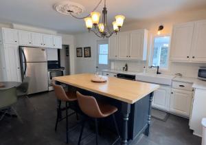 Afbeelding uit fotogalerij van La Villageoise, au coeur du village et activités in Saint-Michel-des-Saints