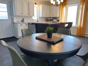 Afbeelding uit fotogalerij van La Villageoise, au coeur du village et activités in Saint-Michel-des-Saints +7 foto's