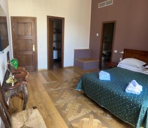 a bedroom with a bed and a wooden floor at Hotel Le Due Fontane in Florence