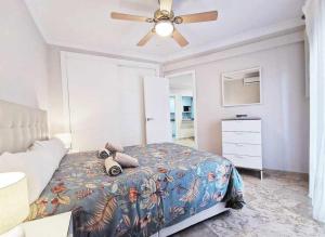 Ένα ή περισσότερα κρεβάτια σε δωμάτιο στο Marbella centro playa by Houselogy +6 φωτογραφίες